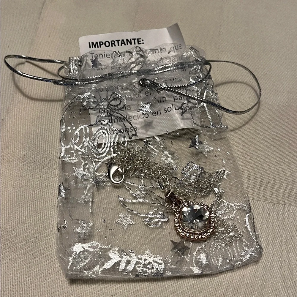 Elegant Silver Pendant Necklace - Picture 5 of 6